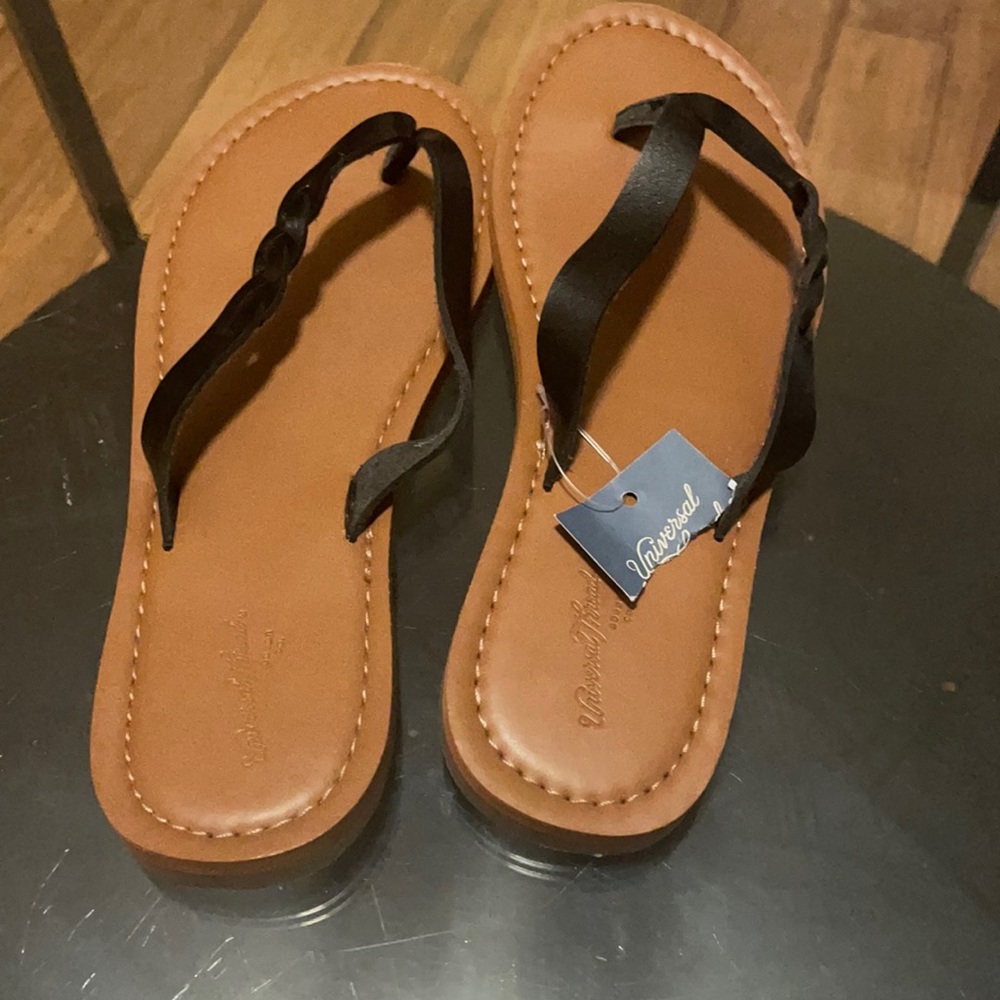 Black size 6 flip flops